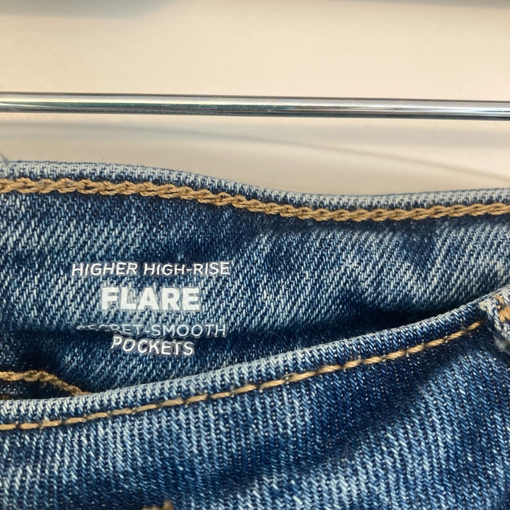 Women’s Size 10 Old Navy High-Rise Flare Jeans - Picture 3 of 3